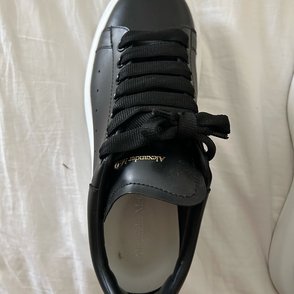 Alexander McQueen - Picture 7 of 9